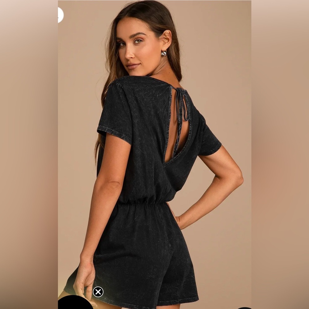 Lulus Black Acid Wash Open Back Tie Detail Short Sleeve Romper New - Picture 3 of 12